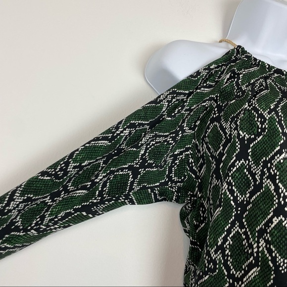 Michael Michael Kors Green Gold Snake print Cold shoulder Top size Small - Picture 2 of 8
